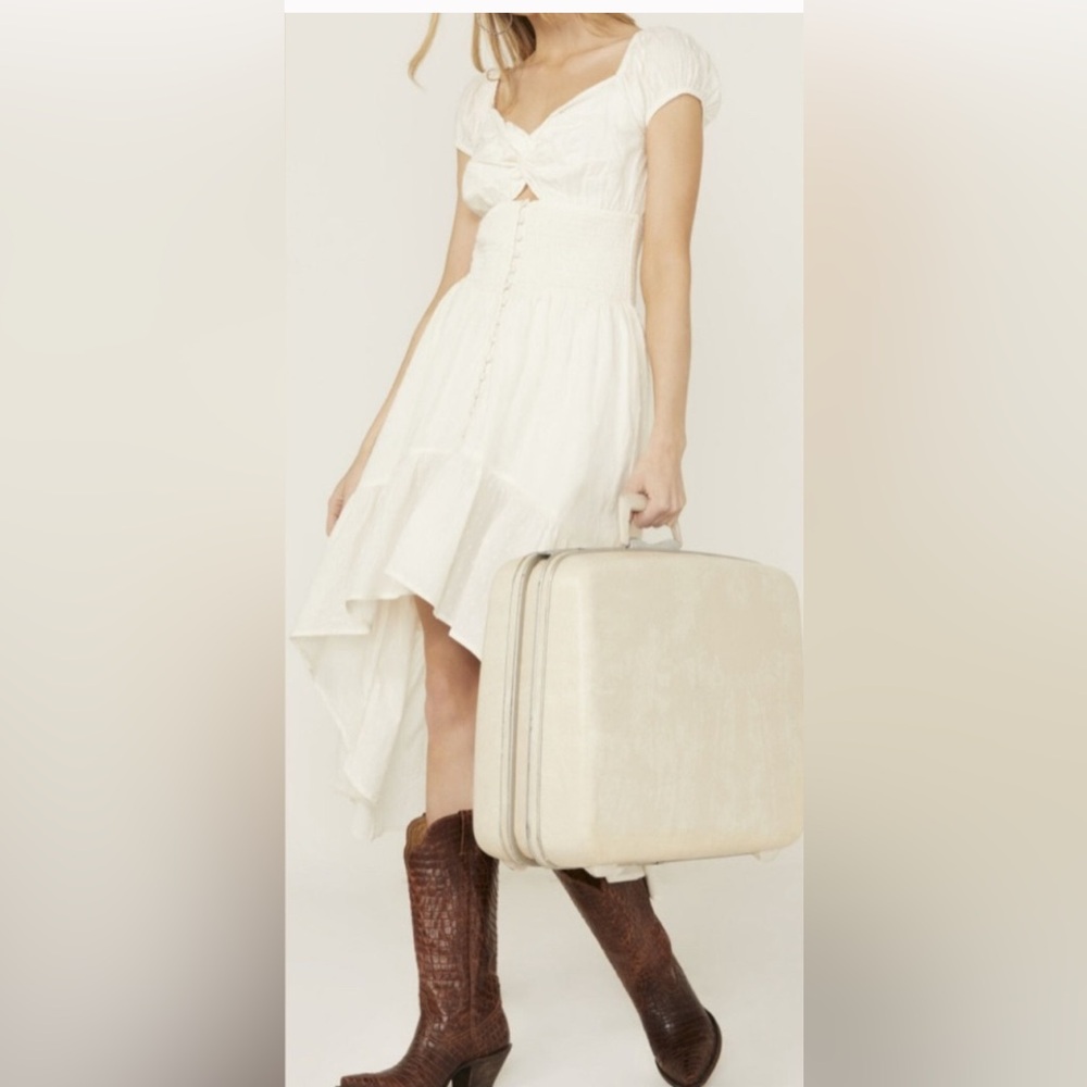 New L SHYANNE Smocked Twist Front Short Sleeve Midi High Low Cotton Cream Dress - Picture 4 of 16